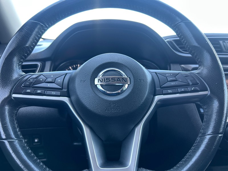 Nissan Rogue Vehicle Full-screen Gallery Image 14