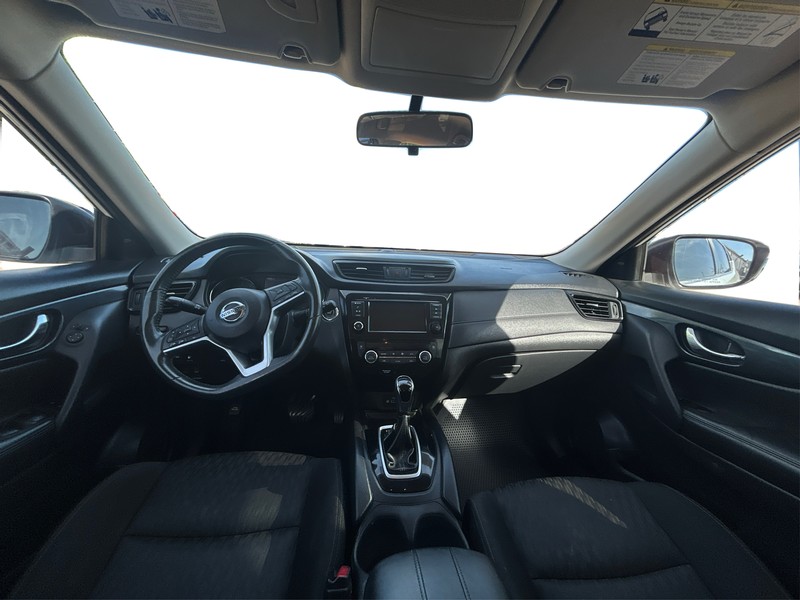 Nissan Rogue Vehicle Full-screen Gallery Image 16