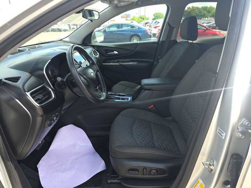 Chevrolet Equinox Vehicle Full-screen Gallery Image 9