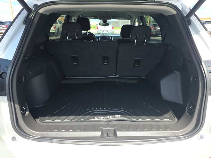 Chevrolet Equinox Vehicle Full-screen Gallery Image 11