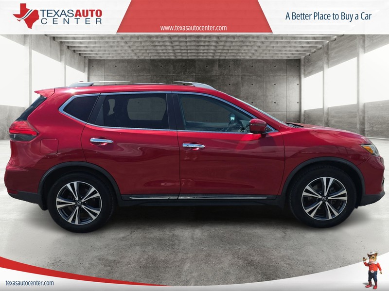 Nissan Rogue Vehicle Full-screen Gallery Image 4