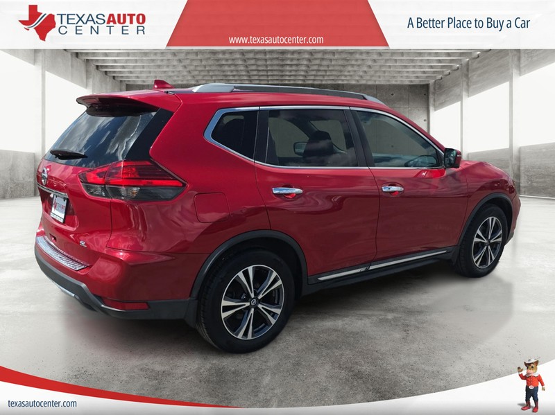 Nissan Rogue Vehicle Full-screen Gallery Image 7
