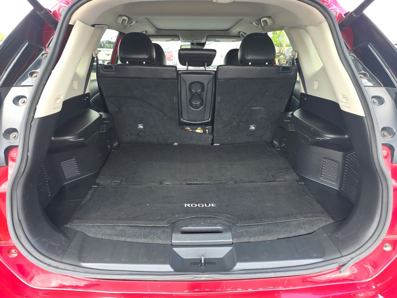 Nissan Rogue Vehicle Full-screen Gallery Image 11
