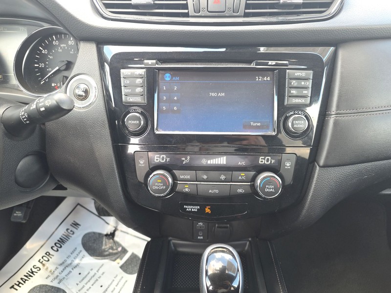Nissan Rogue Vehicle Full-screen Gallery Image 12
