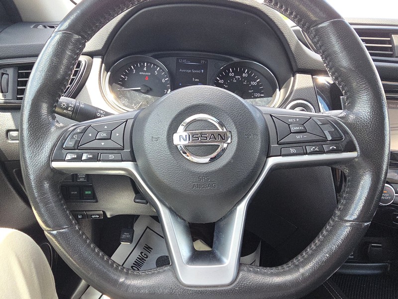 Nissan Rogue Vehicle Full-screen Gallery Image 14