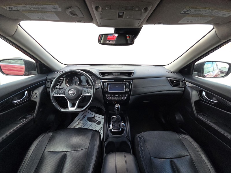 Nissan Rogue Vehicle Full-screen Gallery Image 15
