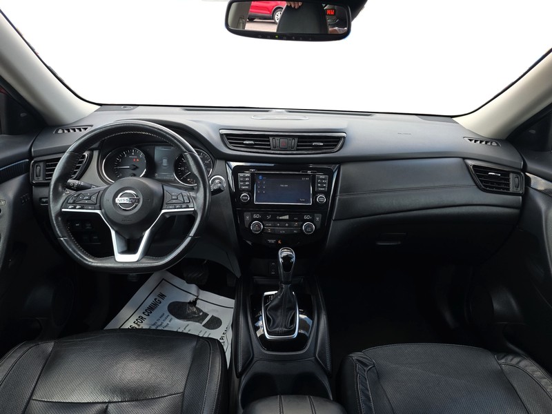 Nissan Rogue Vehicle Full-screen Gallery Image 16