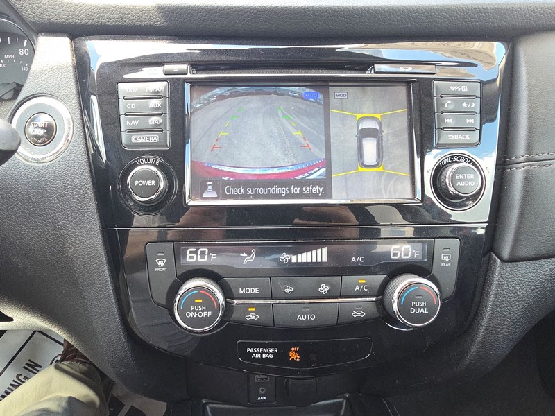 Nissan Rogue Vehicle Full-screen Gallery Image 18