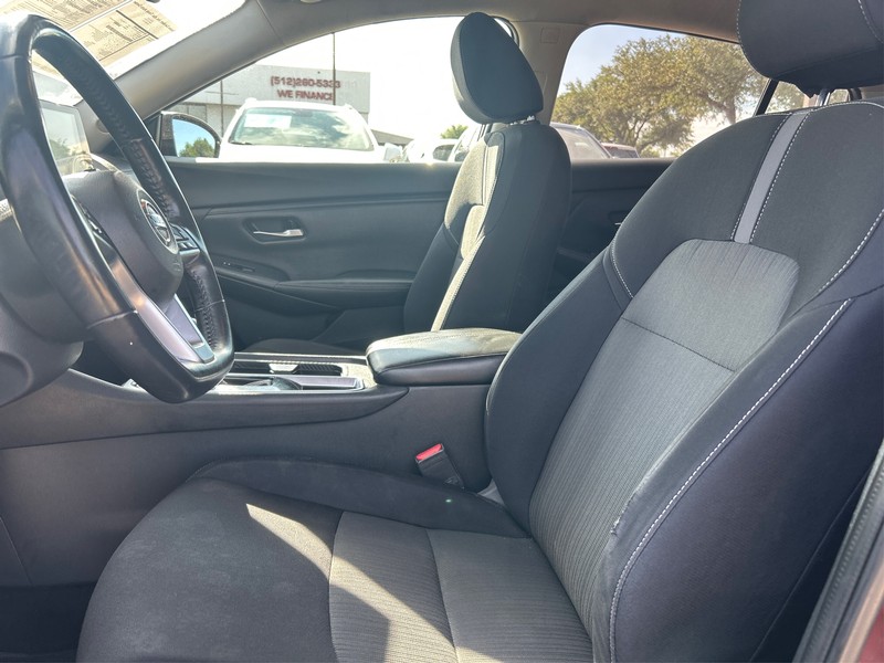 Nissan Sentra Vehicle Full-screen Gallery Image 8