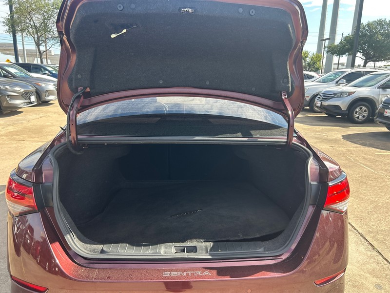 Nissan Sentra Vehicle Full-screen Gallery Image 10