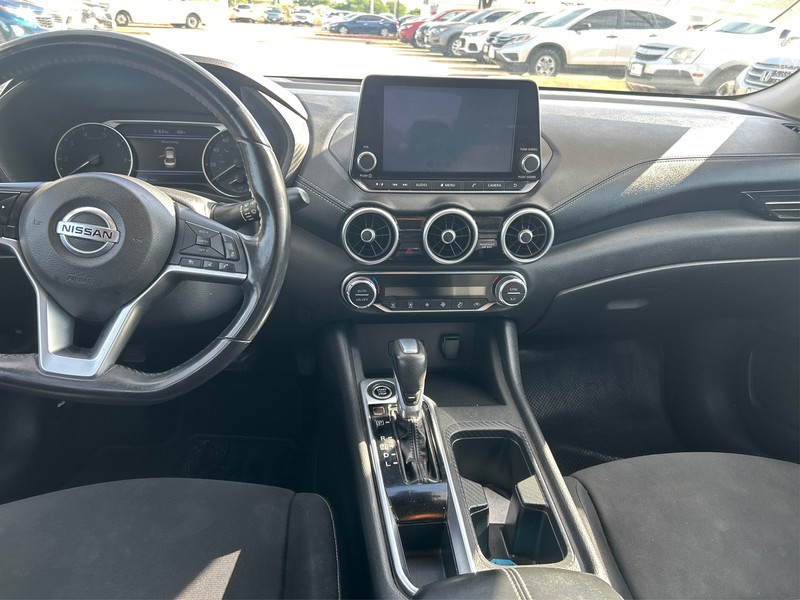 Nissan Sentra Vehicle Full-screen Gallery Image 11