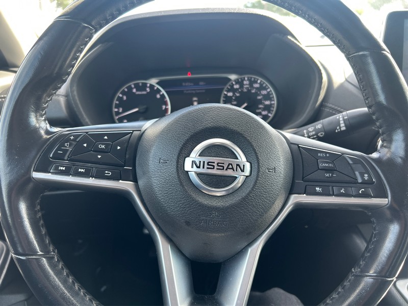 Nissan Sentra Vehicle Full-screen Gallery Image 13