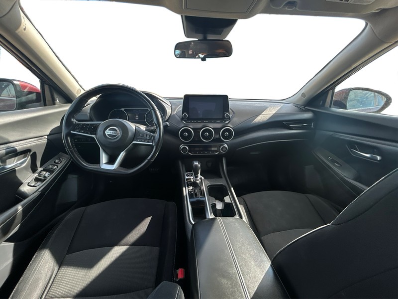 Nissan Sentra Vehicle Full-screen Gallery Image 15
