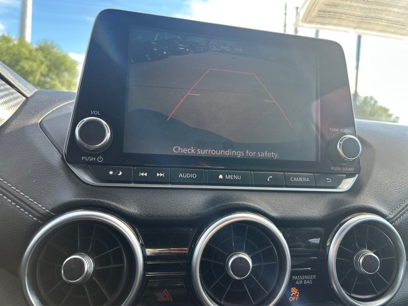 Nissan Sentra Vehicle Full-screen Gallery Image 16