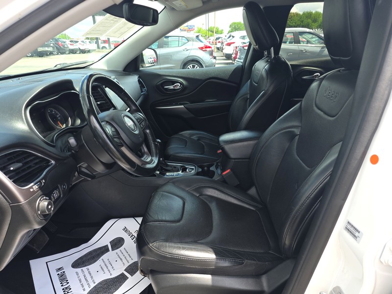 Jeep Cherokee Vehicle Full-screen Gallery Image 9