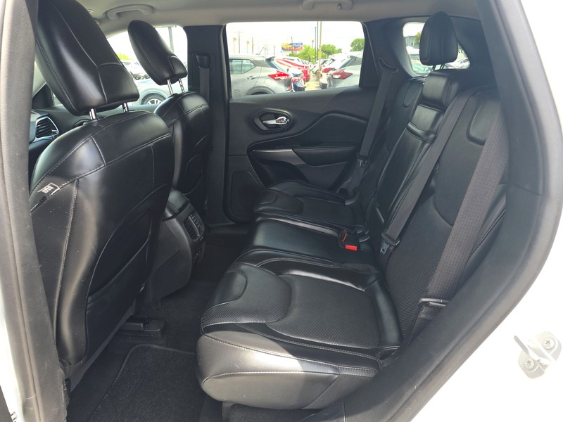 Jeep Cherokee Vehicle Full-screen Gallery Image 10