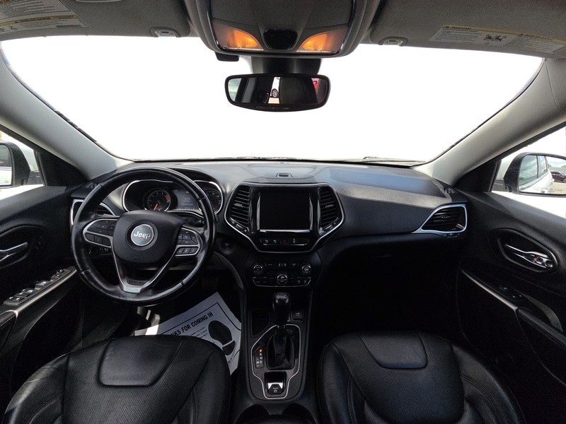 Jeep Cherokee Vehicle Full-screen Gallery Image 15