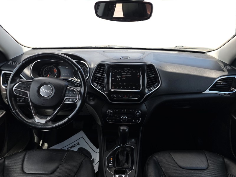 Jeep Cherokee Vehicle Full-screen Gallery Image 16
