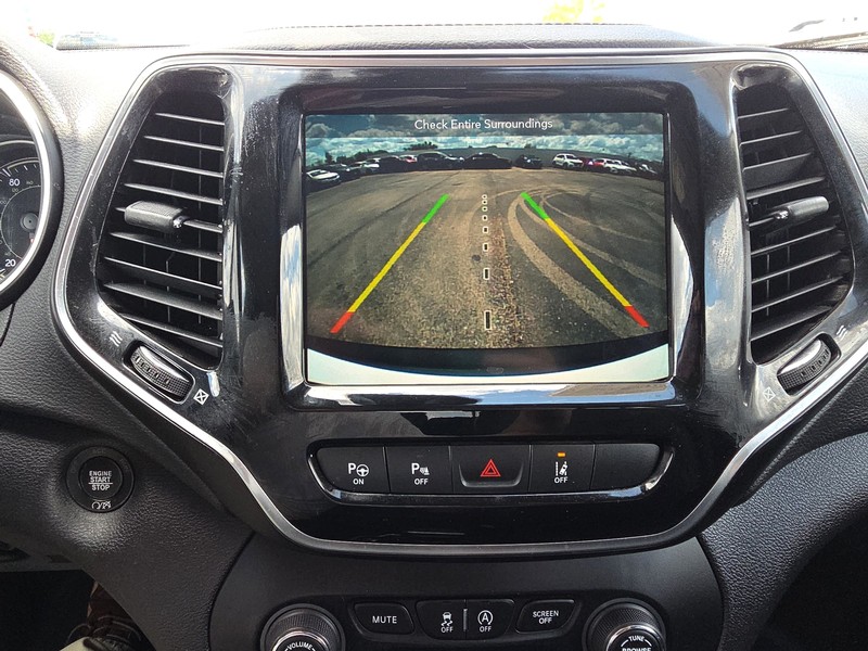 Jeep Cherokee Vehicle Full-screen Gallery Image 18