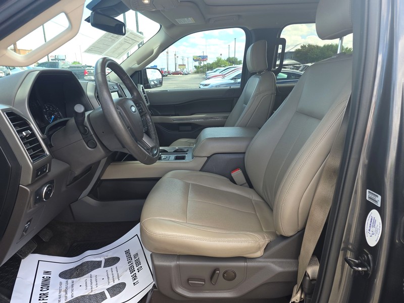 Ford Expedition Max Vehicle Full-screen Gallery Image 9