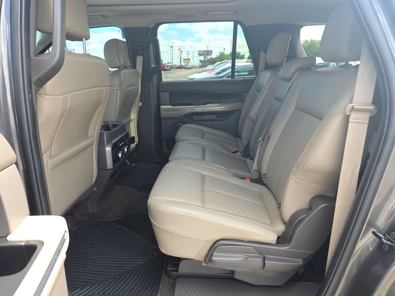 Ford Expedition Max Vehicle Full-screen Gallery Image 10