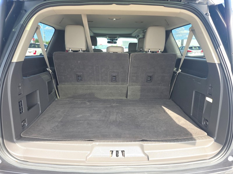 Ford Expedition Max Vehicle Full-screen Gallery Image 11