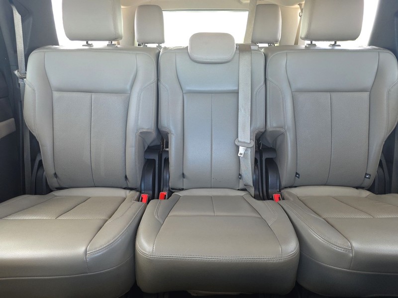 Ford Expedition Max Vehicle Full-screen Gallery Image 13