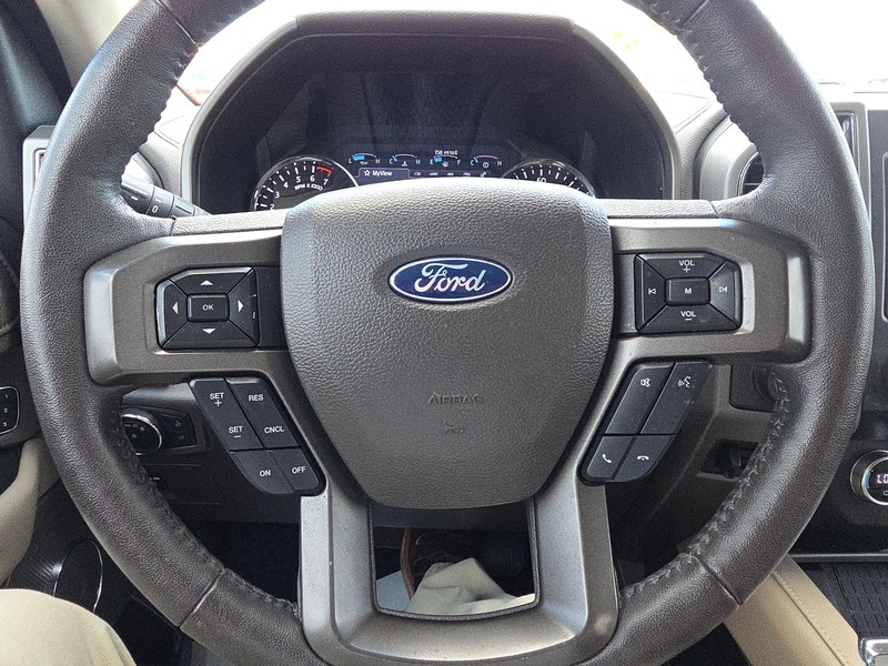 Ford Expedition Max Vehicle Full-screen Gallery Image 14