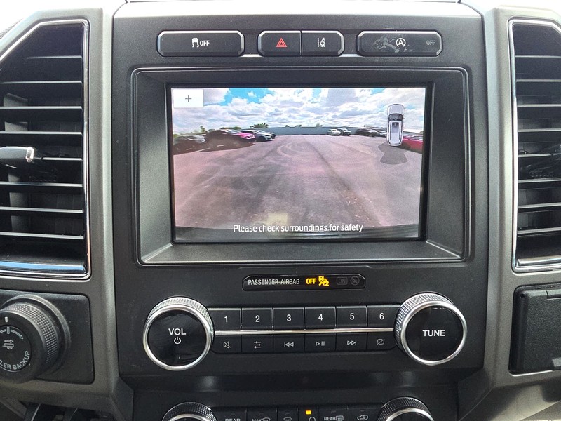 Ford Expedition Max Vehicle Full-screen Gallery Image 18