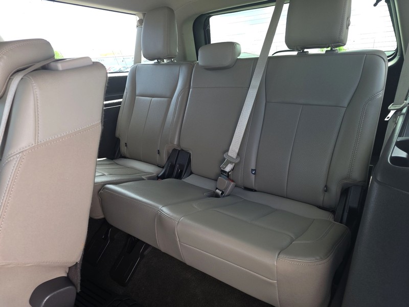 Ford Expedition Max Vehicle Full-screen Gallery Image 19