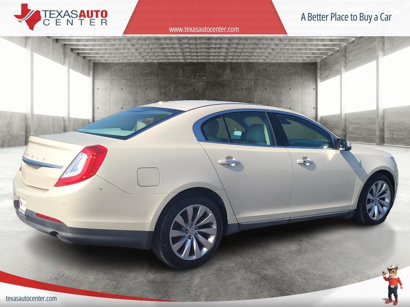 Lincoln MKS Vehicle Full-screen Gallery Image 5