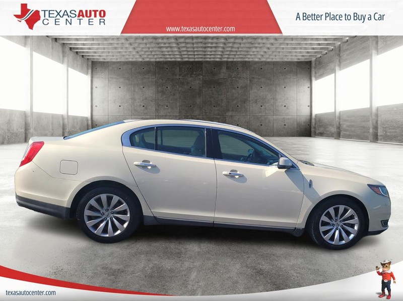 Lincoln MKS Vehicle Full-screen Gallery Image 6