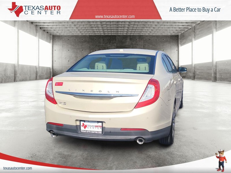 Lincoln MKS Vehicle Full-screen Gallery Image 7