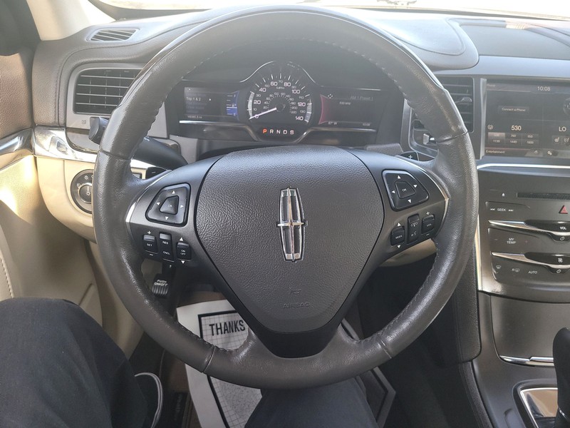 Lincoln MKS Vehicle Full-screen Gallery Image 13