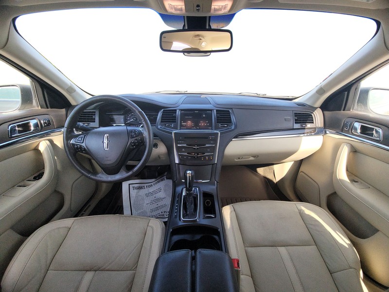 Lincoln MKS Vehicle Full-screen Gallery Image 14
