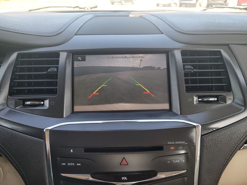 Lincoln MKS Vehicle Full-screen Gallery Image 16