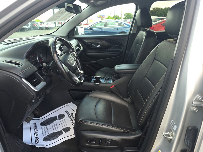 GMC Terrain Vehicle Full-screen Gallery Image 9