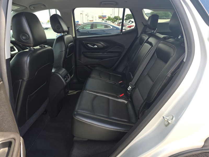 GMC Terrain Vehicle Full-screen Gallery Image 10