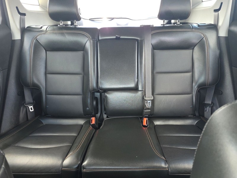 GMC Terrain Vehicle Full-screen Gallery Image 13