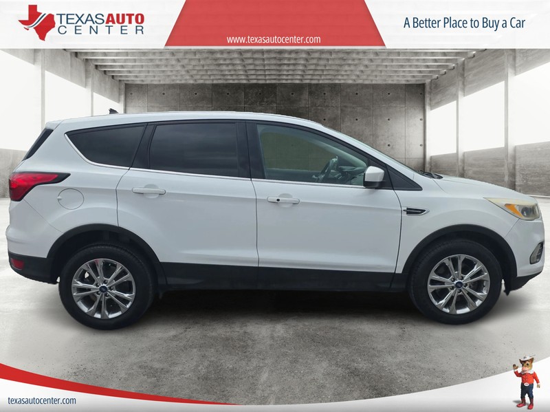 Ford Escape Vehicle Full-screen Gallery Image 04