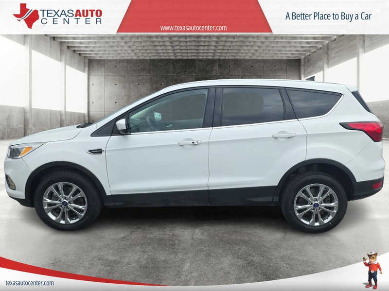 Ford Escape Vehicle Full-screen Gallery Image 05