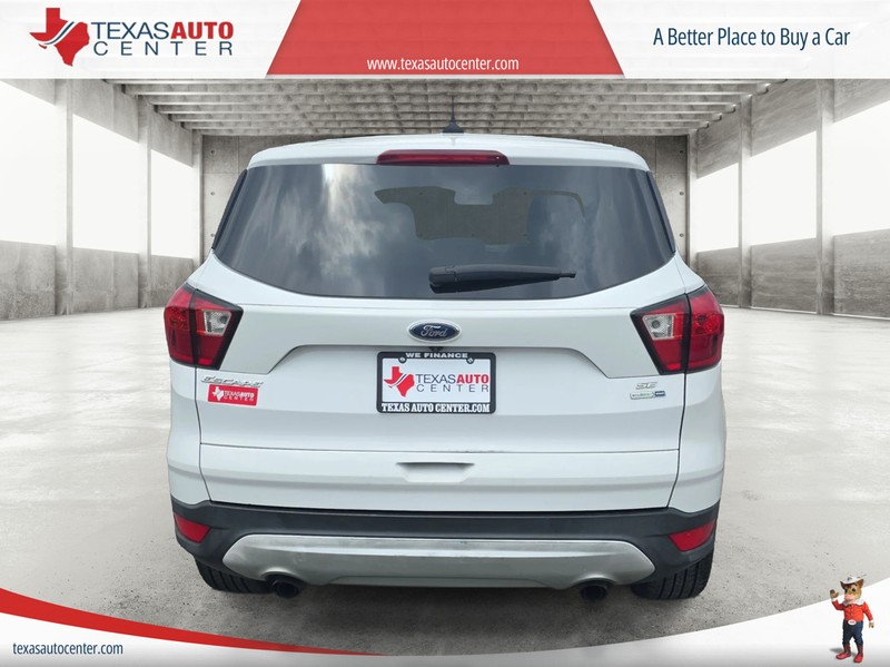Ford Escape Vehicle Full-screen Gallery Image 06