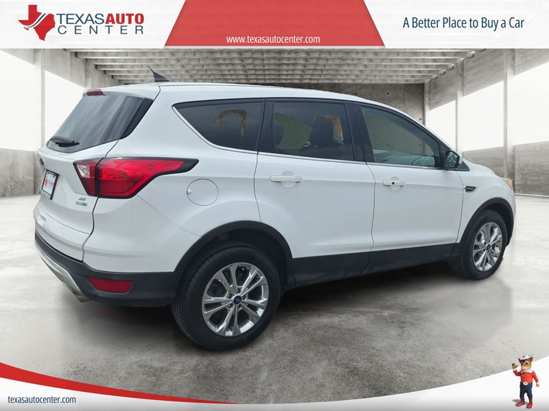 Ford Escape Vehicle Full-screen Gallery Image 07