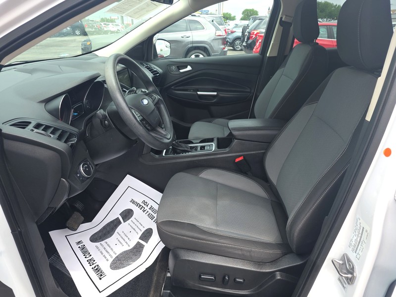 Ford Escape Vehicle Full-screen Gallery Image 09