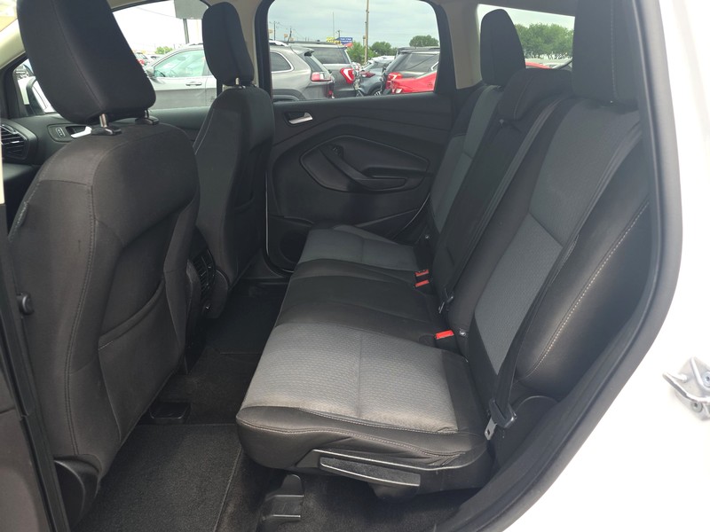 Ford Escape Vehicle Full-screen Gallery Image 10