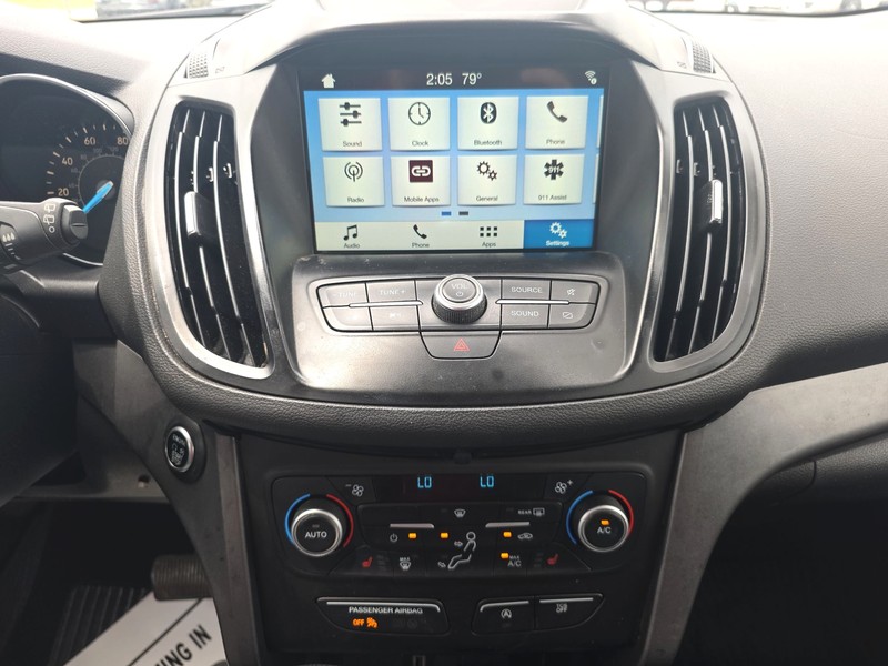 Ford Escape Vehicle Full-screen Gallery Image 12