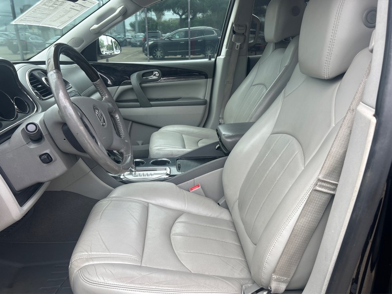 Buick Enclave Vehicle Full-screen Gallery Image 09