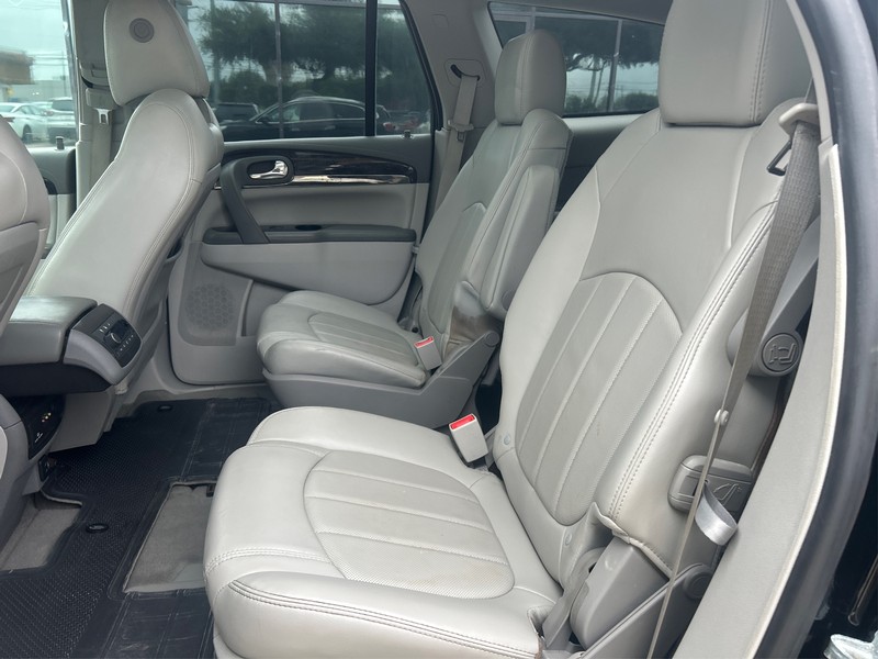 Buick Enclave Vehicle Full-screen Gallery Image 10