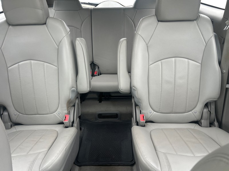 Buick Enclave Vehicle Full-screen Gallery Image 13