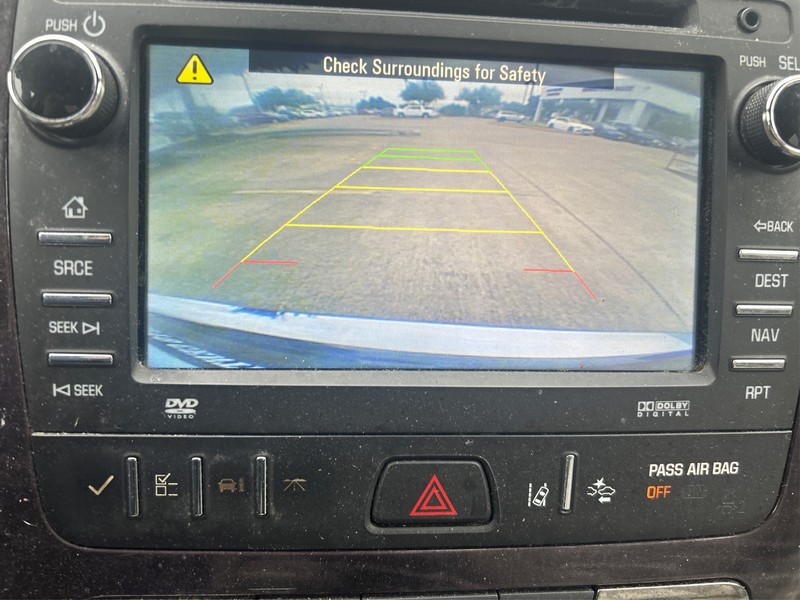 Buick Enclave Vehicle Full-screen Gallery Image 17